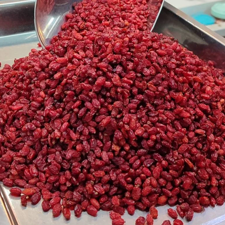 نمای محصول زرشک پفکی امسالی شکفته -1کیلوگرم دارای بسته‌بندی پلاستیک پرسی - نمای نزدیک