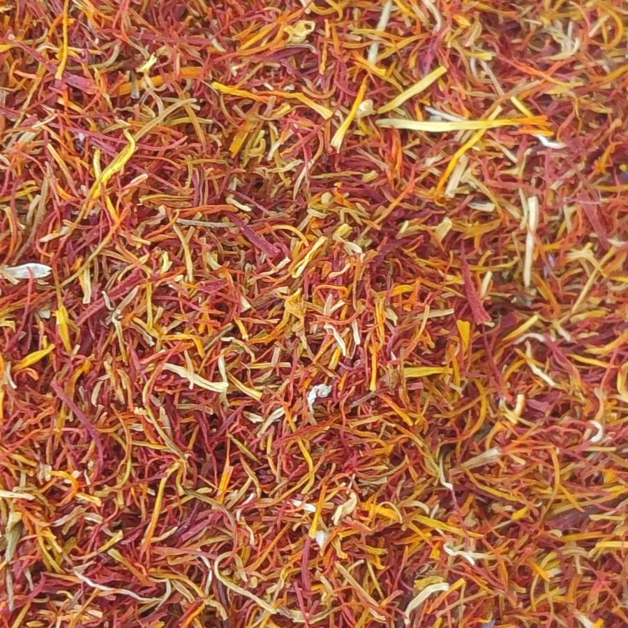 نمای محصول زعفران نرمه مخلوط اقتصادی ساگارت- ۱ مثقال دارای بسته‌بندی پلاستیک پرسی - نوع بسته‌بندی