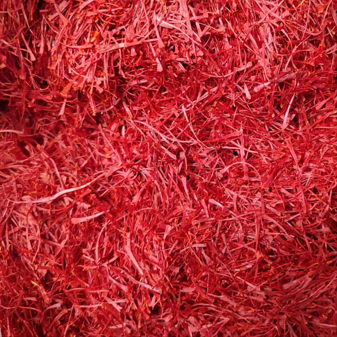 محصول زعفران سوپر نگین آذین زعفرومارکت -2گرم در ظرف