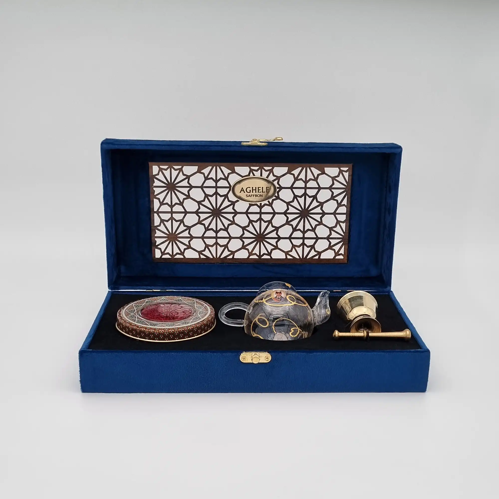 نمای محصول پک زعفران کادویی سوپرنگین 3 گرمی به همراه هاون و قوری (کد 156) دارای بسته‌بندی کادویی - نوع بسته‌بندی