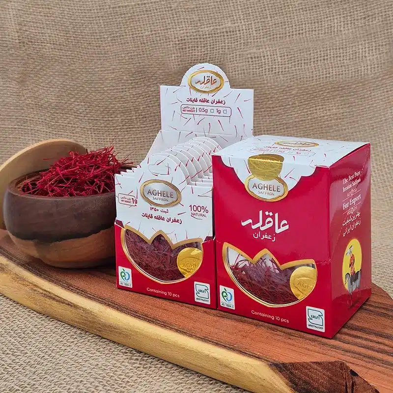 نمای محصول باکس 10 عددی زعفران نگین 1 گرمی در بسته‌بندی پاکتی دارای بسته‌بندی پاکت - نمای نزدیک